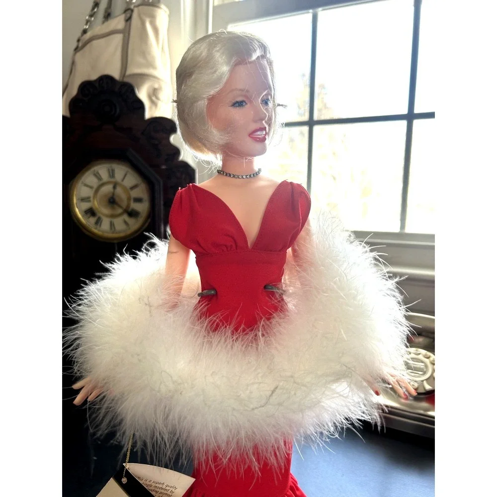 Vintage 1983 Marilyn Monroe World Doll 18" w/ Stand, Tags, and COA EUC Beautiful - Picture 3 of 6